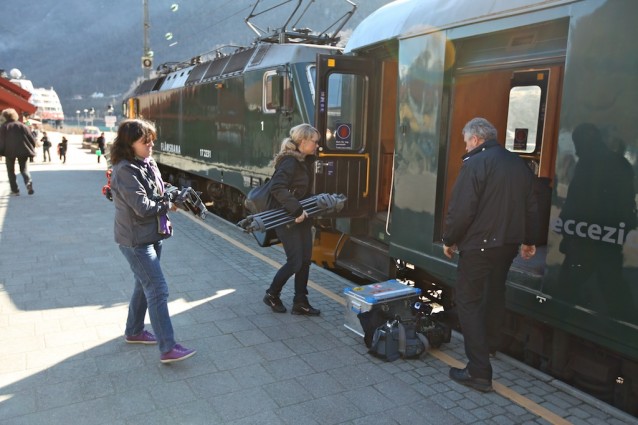 Laster på toget i Flåm