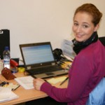 Travle dager for Ine-Yasmin Harazi på NRKs kontor i Holmenkollen. (Foto: Nina Didriksen)