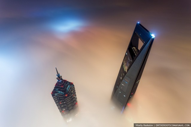 "JinMao tower and Shanghai Financial Center, people call it "The bottle opener" Foto: Vitaliy Raskalov