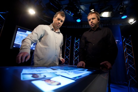 Øyvind og Eirik foran Surface-bordet (Foto: Marius Arnesen - NRKBeta Creative Commons)