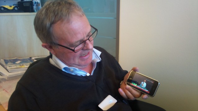 President i WorldDMB, Jørn Jensen, ser MiniTV på iPhone. 