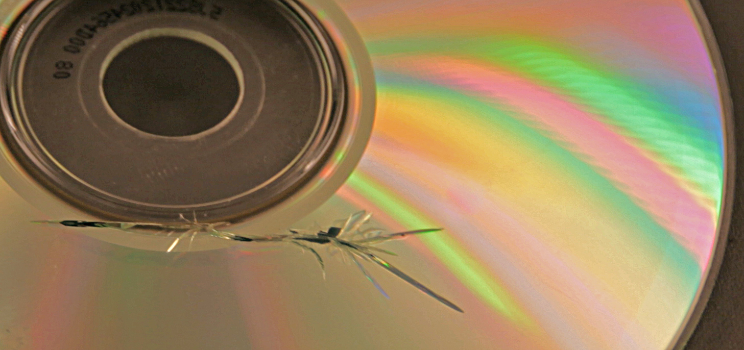 foto av knust CD-plate