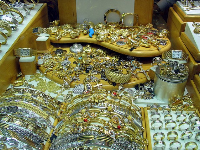 foto av stor mengde gullsmykker fra souk i Dubai