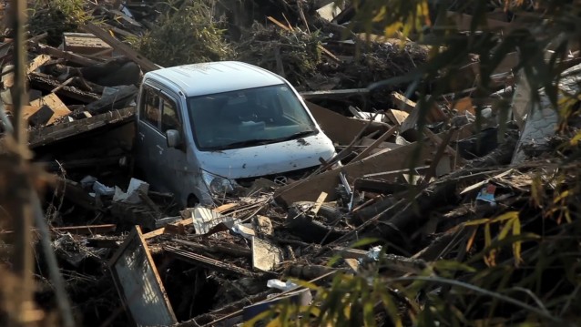 Screen shot fra Aftermath - The Japanese Tsunami av Dan Chung, Reuters