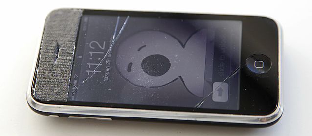en iPhone 3GS med sprekk i skjermen