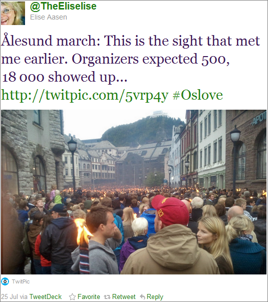 Tweet fra @TheEliselise: Ålesund march This is the sight that met me earlier. Organizers expected 500, 18 000 showed up...