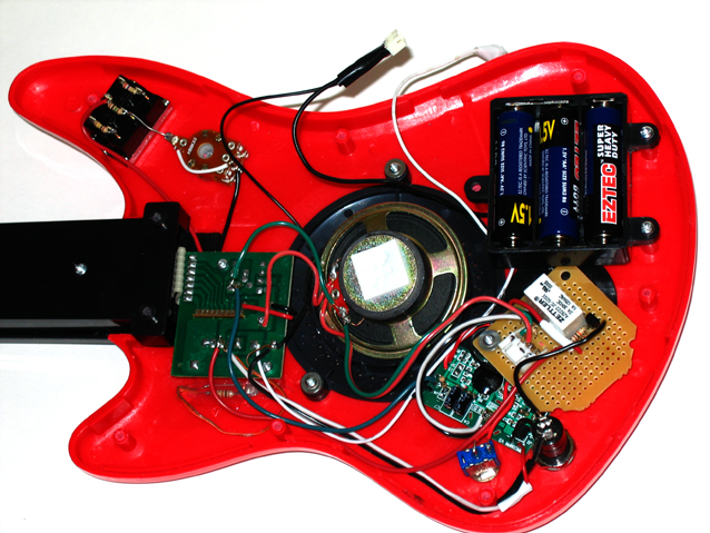 illustrasjonsfoto som viser innsiden av en ombygget elektrisk lekegitar
