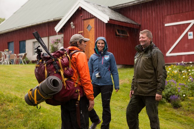 Lars Monsen, Anne Rimmen og Trond Strømdahl på tur. Foto: Håvard Svidal / NRK
