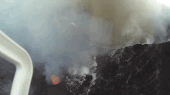 Vulkanutbrudd filmet fra drone