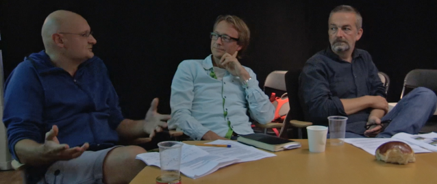 Erlend Loe, Bjørn Olaf Johannessen og Per Schreiner snakker om Kampen for tilværelsen på ManusLab (skjermskudd fra video)