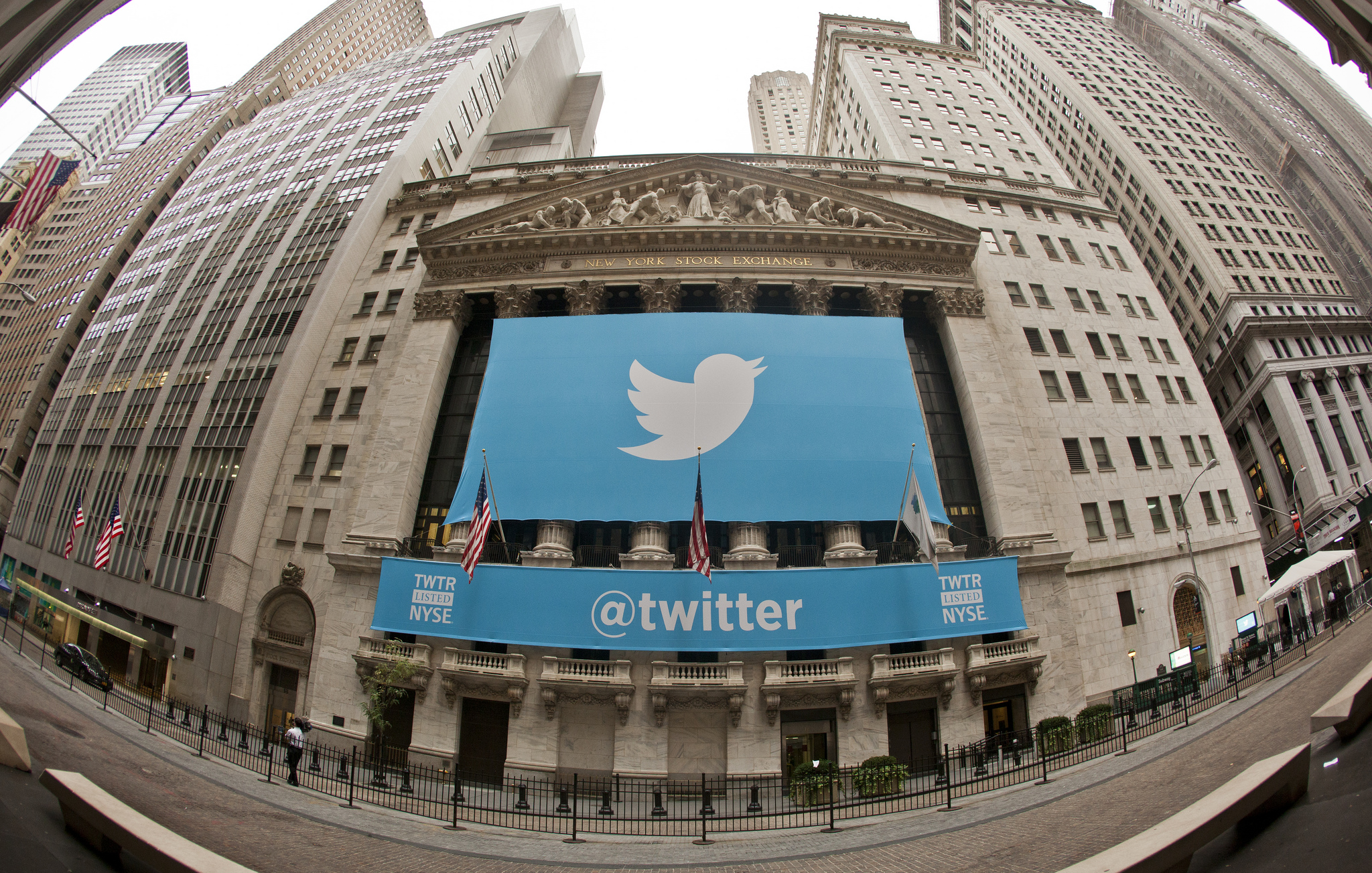 New York-børsen drapert i Twitters logo før børsnoteringen Foto: Anthony Quintano