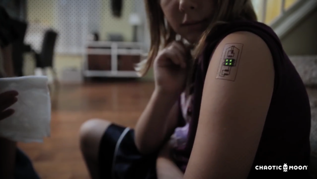 En prototype på tatoveringen som skal kunne måle kropstemperatur. Foto: Chaotic Moon