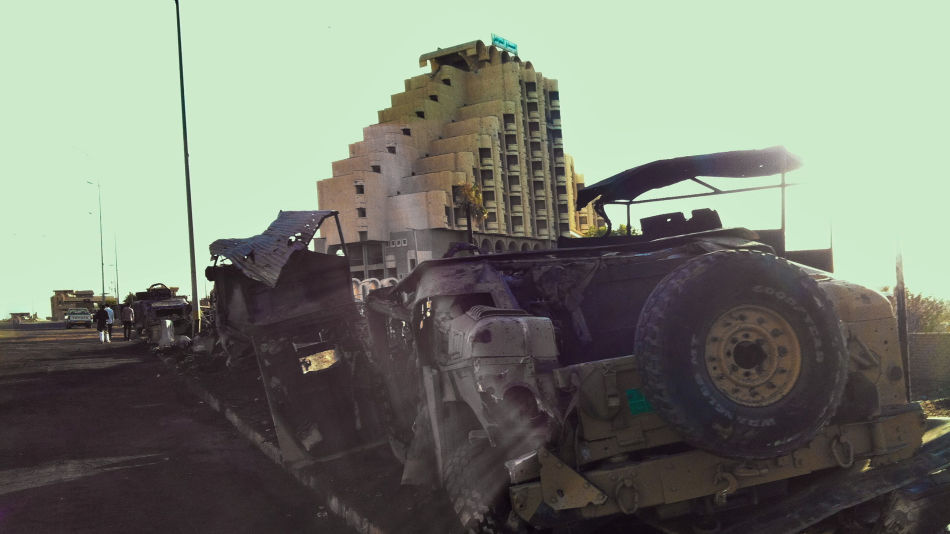En Humvee ødelagt etter IS' fremstøt mot Mosul. Foto: Omar Siddeeq Yousif