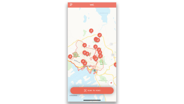 Skjermbilde av mobilskjerm med et kart over Oslo. En sone er markert rundt Oslo sentrum og mange små sparkesykkel-ikoner er strødd utover kartet.