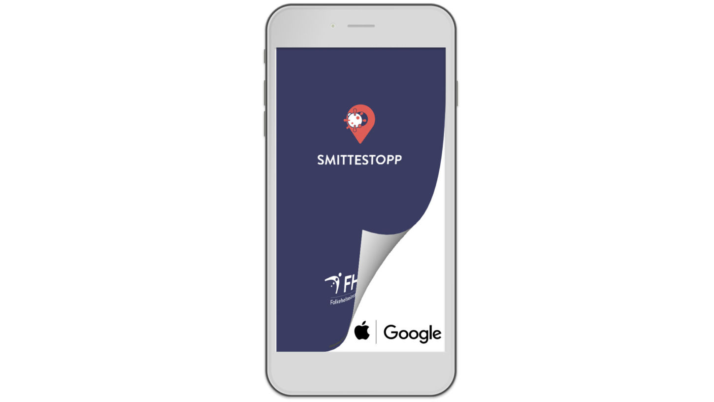 En illustrasjon av en mobiltelefon med appen Smittestopp. I nederste høyre hjørne er en flik av appen brettet opp, og apple og googles logo er synlig.