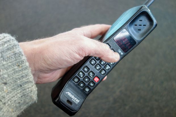 Bilde av stor og gammel Motorolatelefon